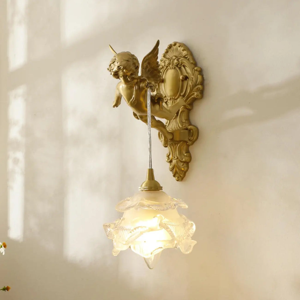 Applique murale vintage artistique en forme d'ange doré avec abat-jour en cristal