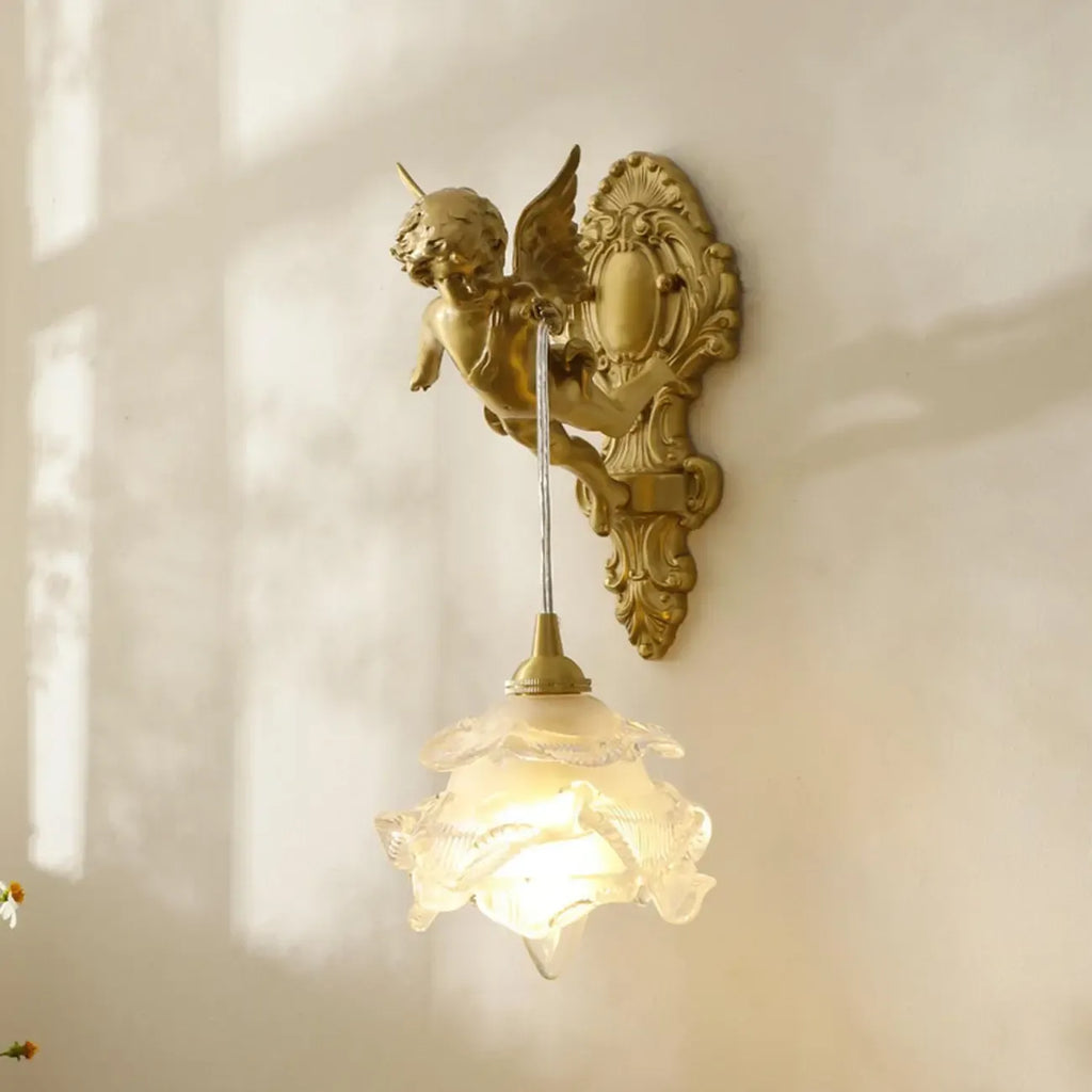 Applique murale vintage artistique en forme d'ange doré avec abat-jour en cristal