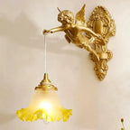 Applique murale vintage artistique en forme d'ange doré avec abat-jour en cristal