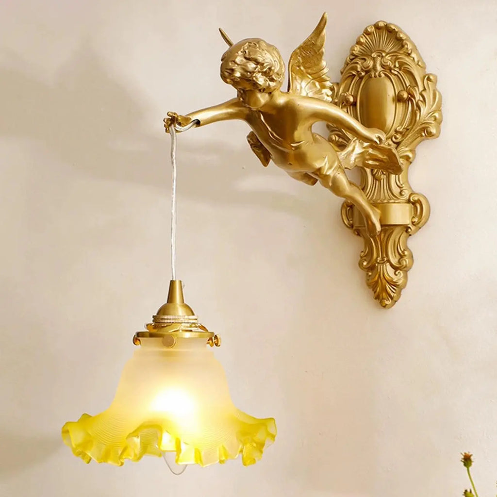 Applique murale vintage artistique en forme d'ange doré avec abat-jour en cristal