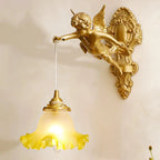 Applique murale vintage artistique en forme d'ange doré avec abat-jour en cristal