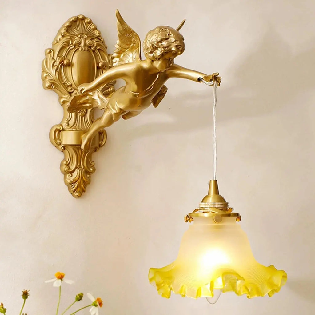Applique murale vintage artistique en forme d'ange doré avec abat-jour en cristal