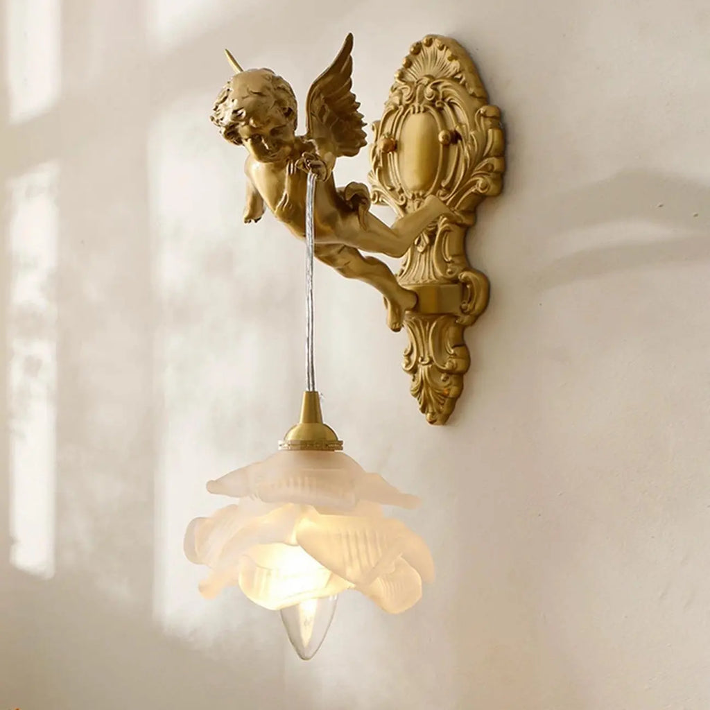Applique murale vintage artistique en forme d'ange doré avec abat-jour en cristal