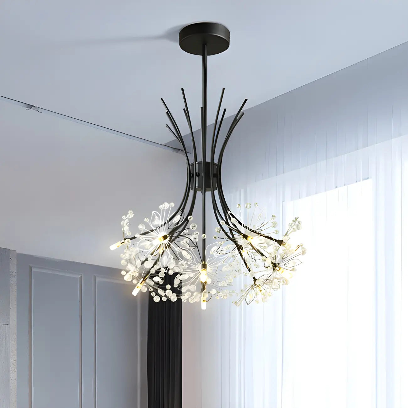 Lustre moderne en métal noir avec bouquet de cristaux et LED
