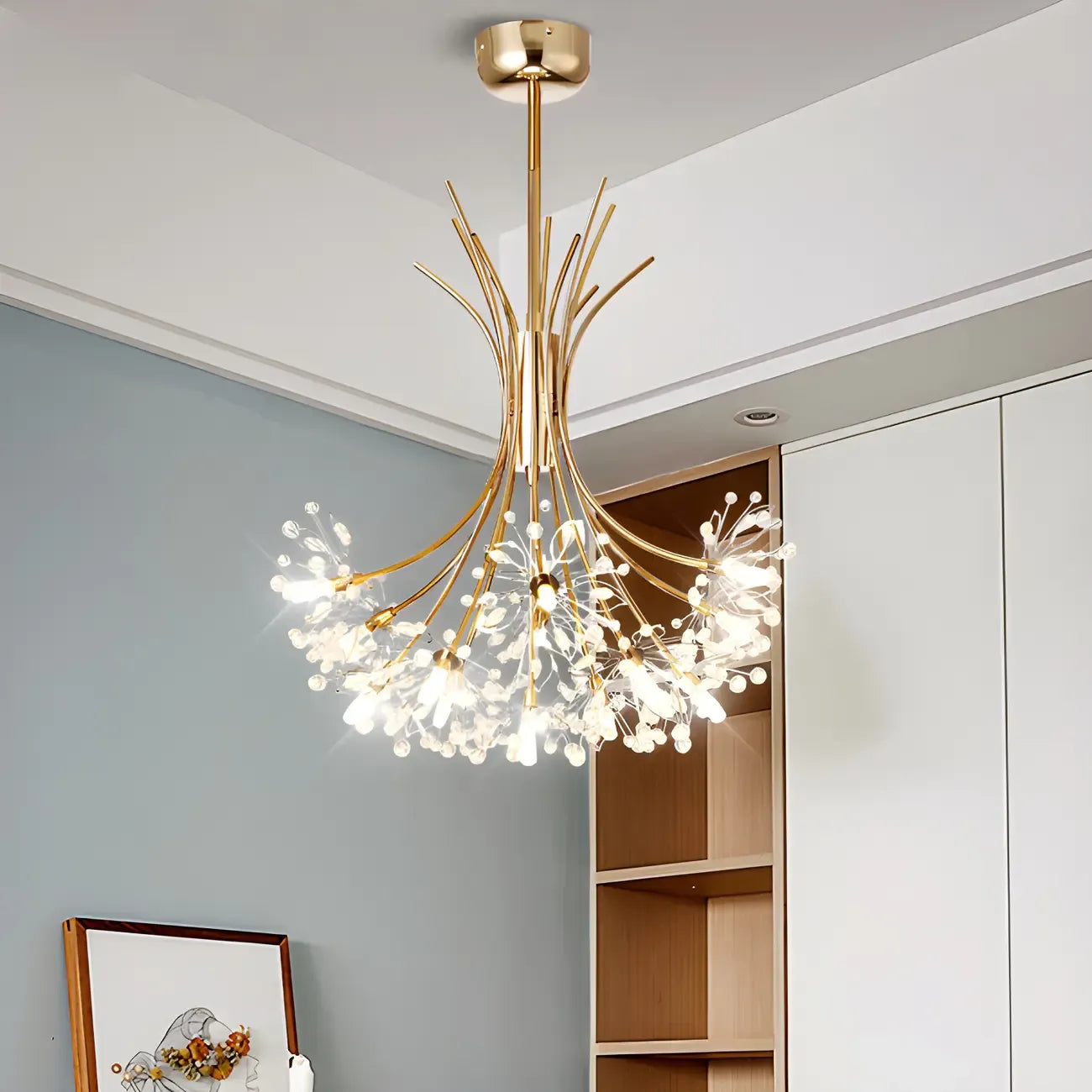 Lustre moderne en métal noir avec bouquet de cristaux et LED