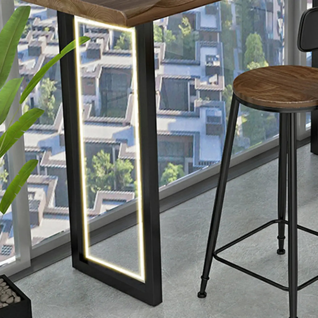 Table de bar moderne en pin brun et fer forgé avec plateau en bois de pin brun