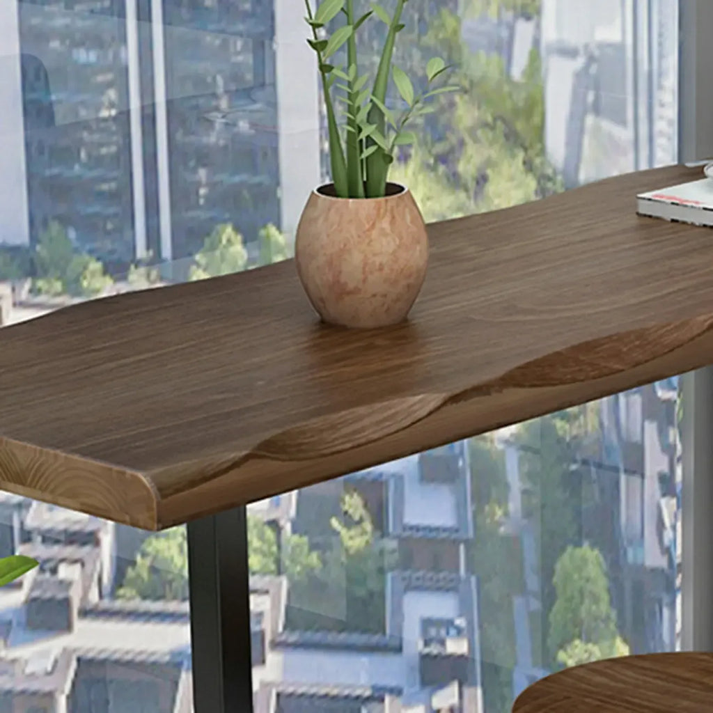 Table de bar moderne en pin brun et fer forgé avec plateau en bois de pin brun