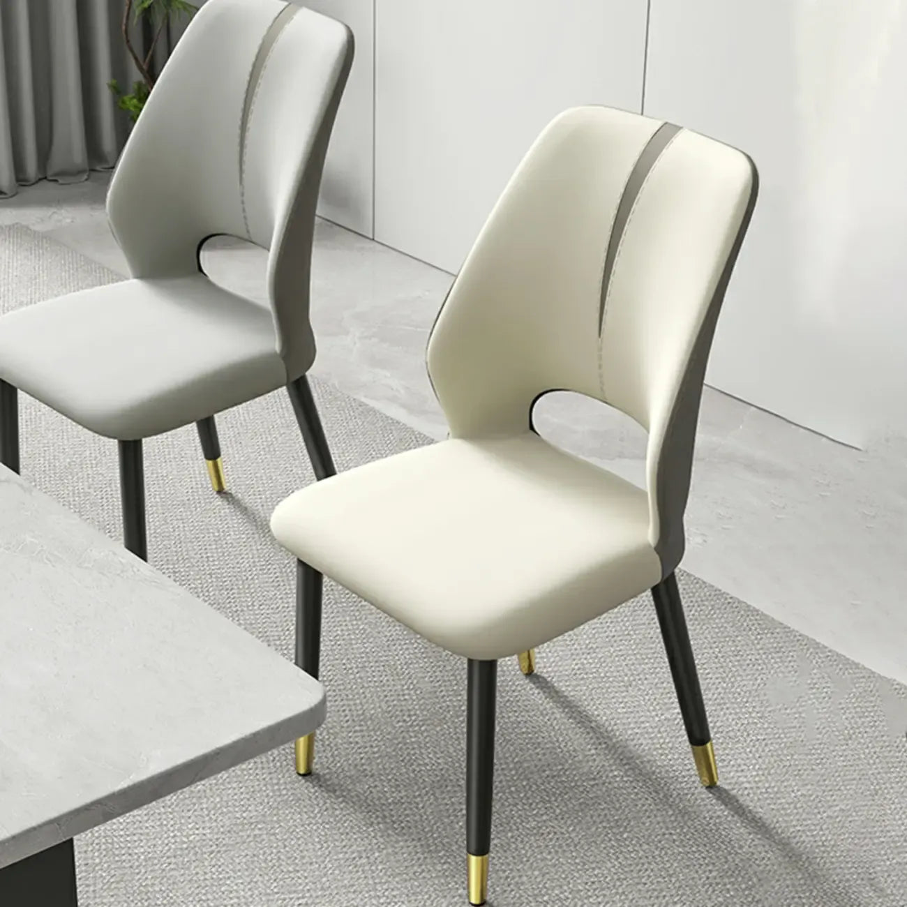 Chaises de salle à manger à oreilles en similicuir avec pieds en métal