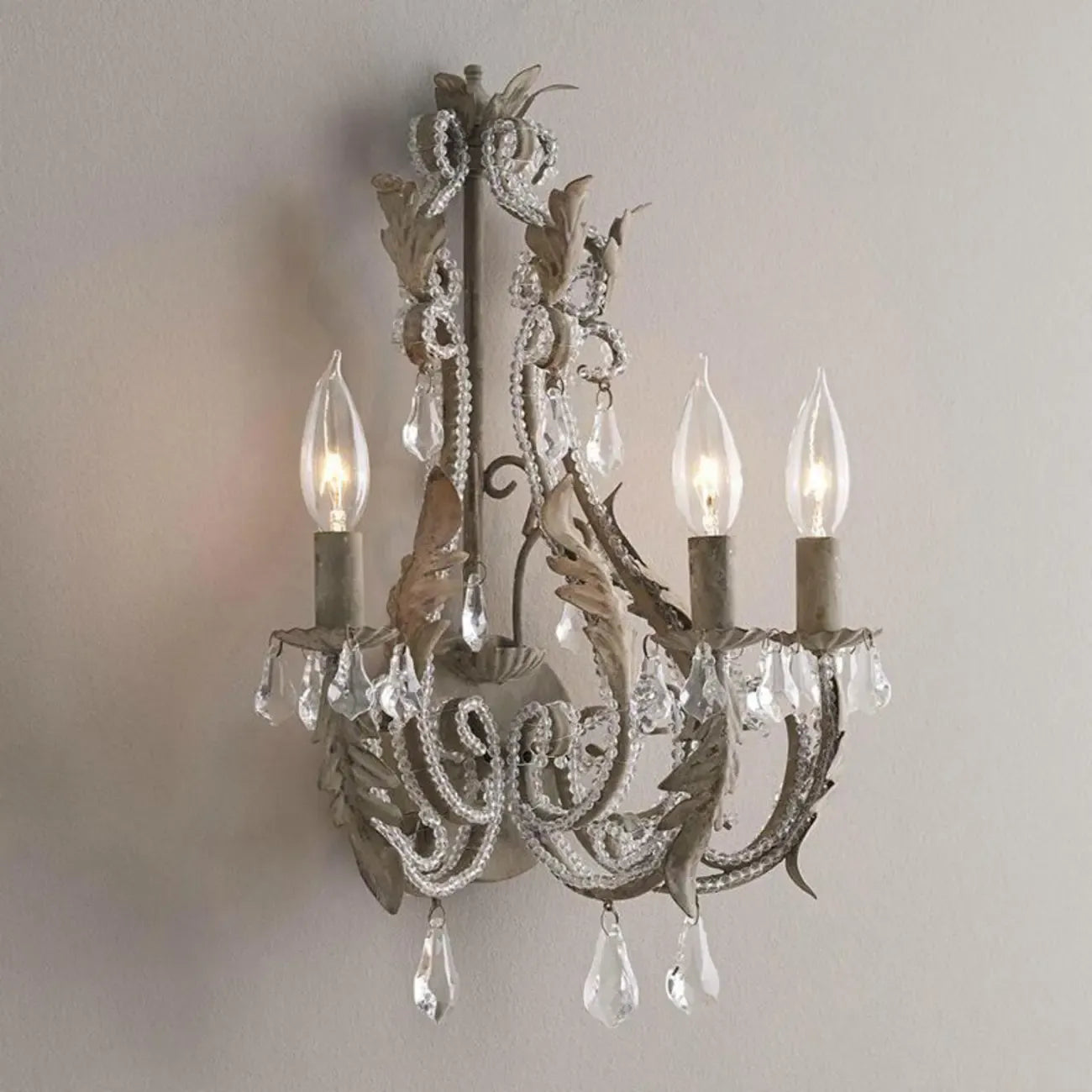 Applique murale en cristal vintage ornée de style candélabre, style milieu du siècle