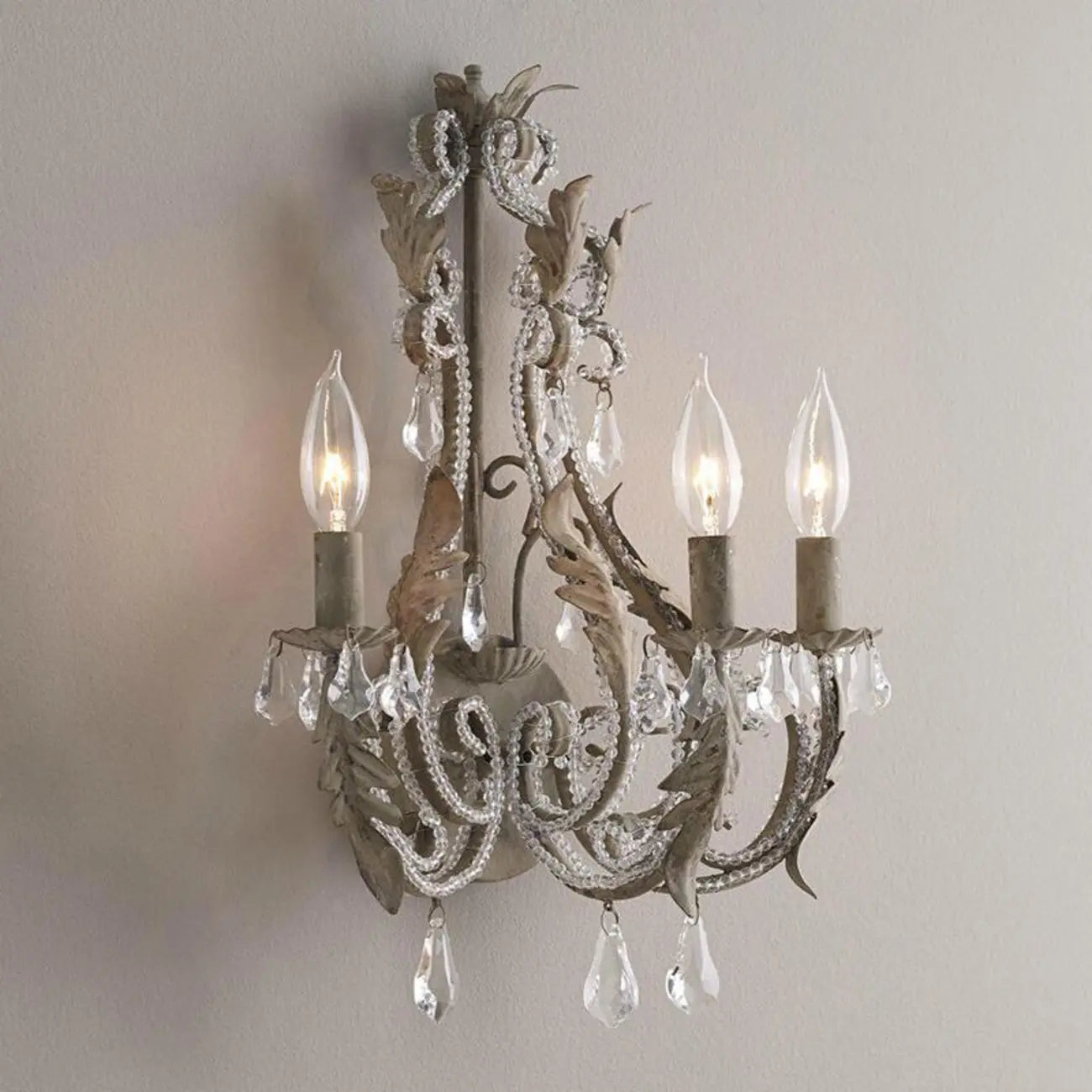 Applique murale en cristal vintage ornée de style candélabre, style milieu du siècle