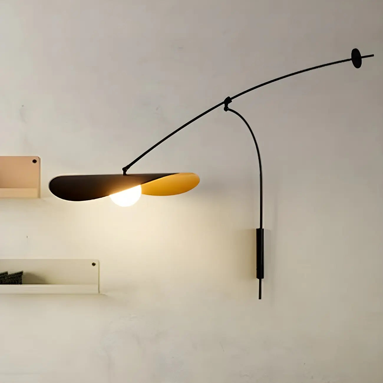 Applique murale élégante en métal noir avec bras articulé pour éclairage d'ambiance