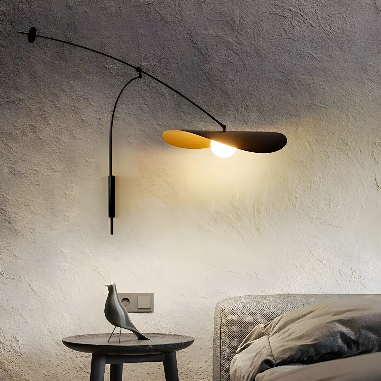 Applique murale élégante en métal noir avec bras articulé pour éclairage d'ambiance