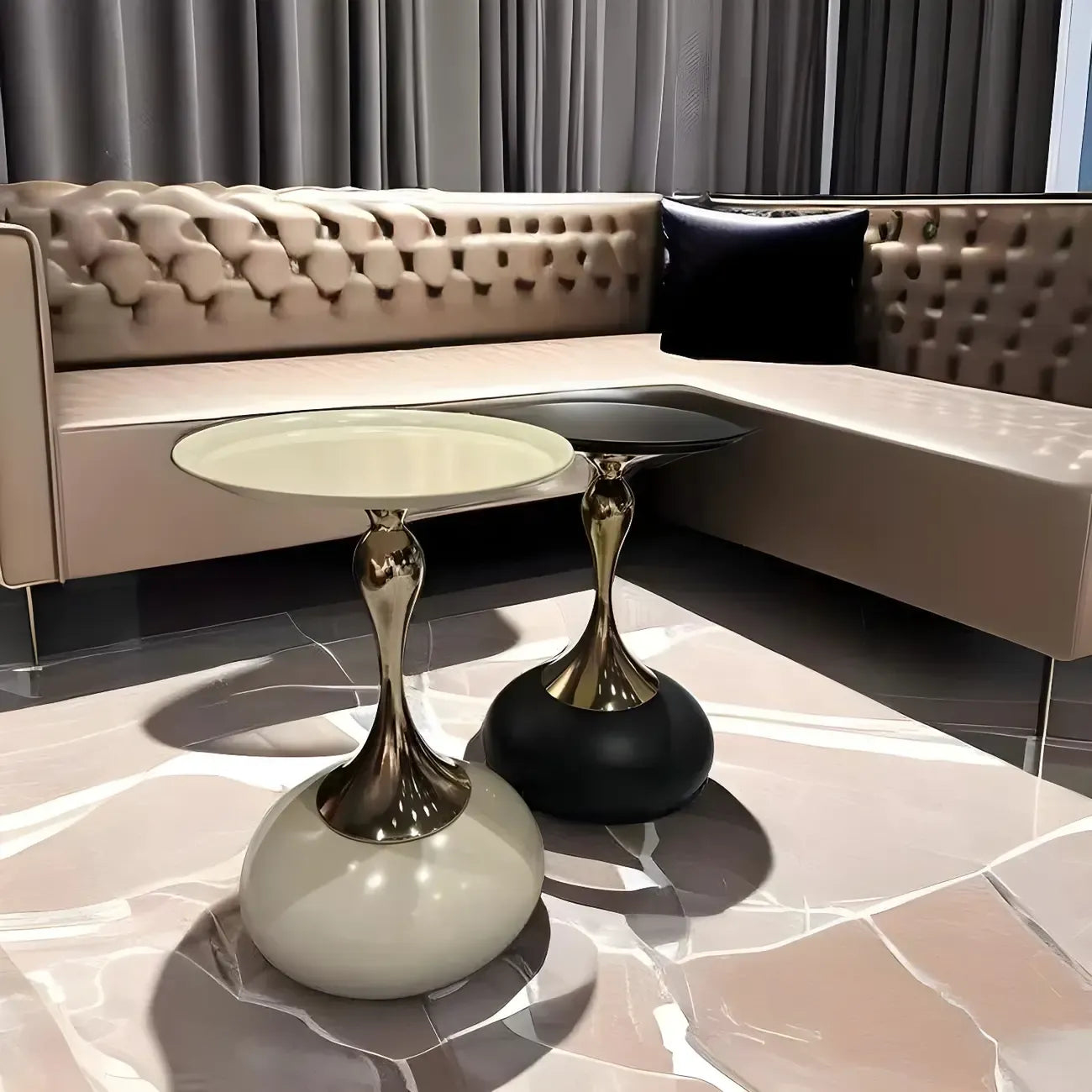 Table d'appoint ronde en métal luxueuse avec plateau pour salon