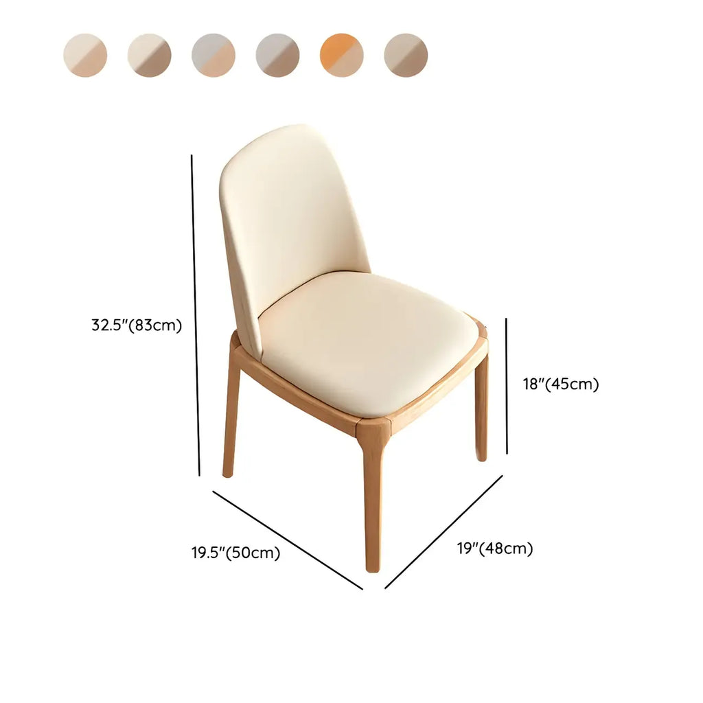 Chaise de salle à manger à dossier plein en bois crème et similicuir.