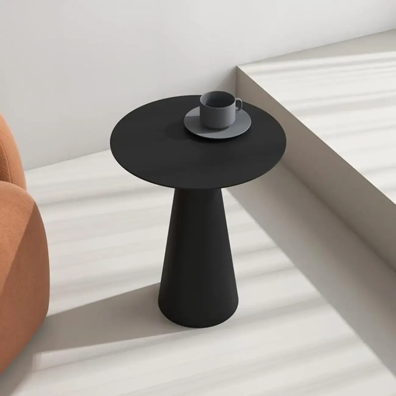 Table d'appoint ronde minimaliste en fer noir pour salon