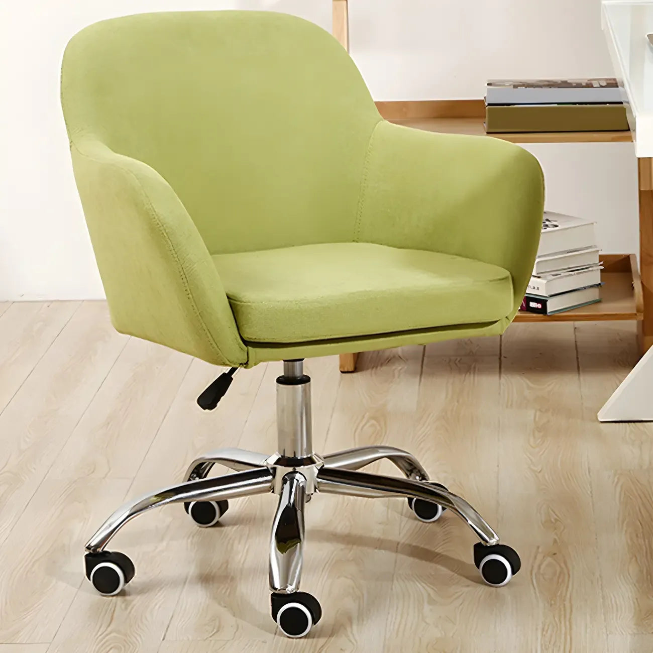 Chaise de bureau pivotante à dossier bas en tissu vert avec accoudoirs