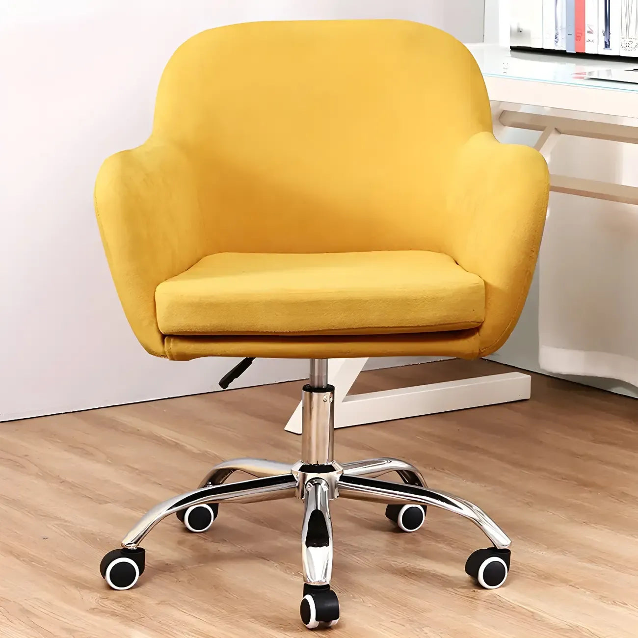 Chaise de bureau pivotante à dossier bas en tissu vert avec accoudoirs
