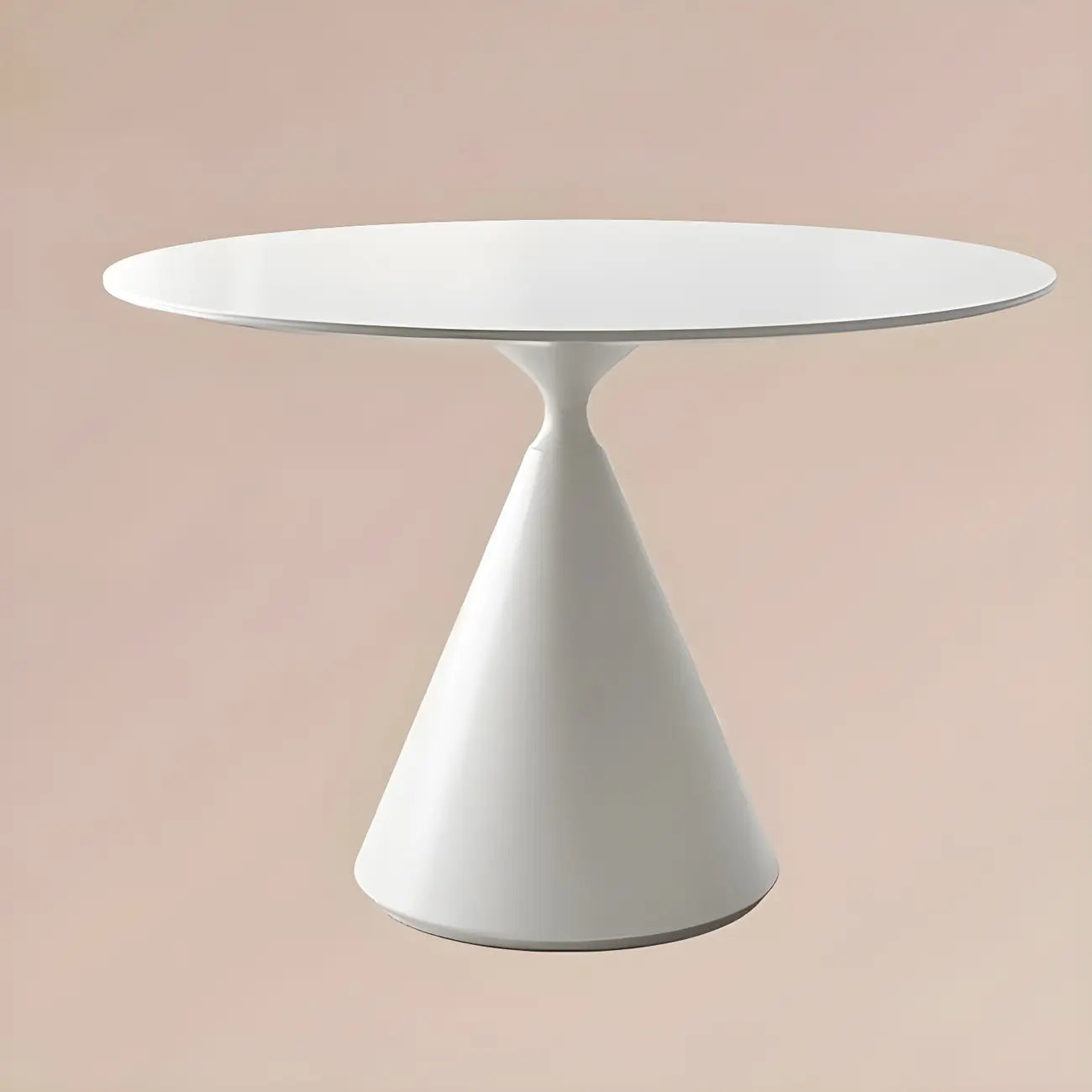 Table de salle à manger ronde avec plateau en pierre et piètement en métal, idéale pour les petits espaces.