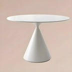 Table de salle à manger ronde avec plateau en pierre et piètement en métal, idéale pour les petits espaces.