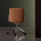 Chaise de bureau moderne en cuir avec accoudoirs pivotants réglables
