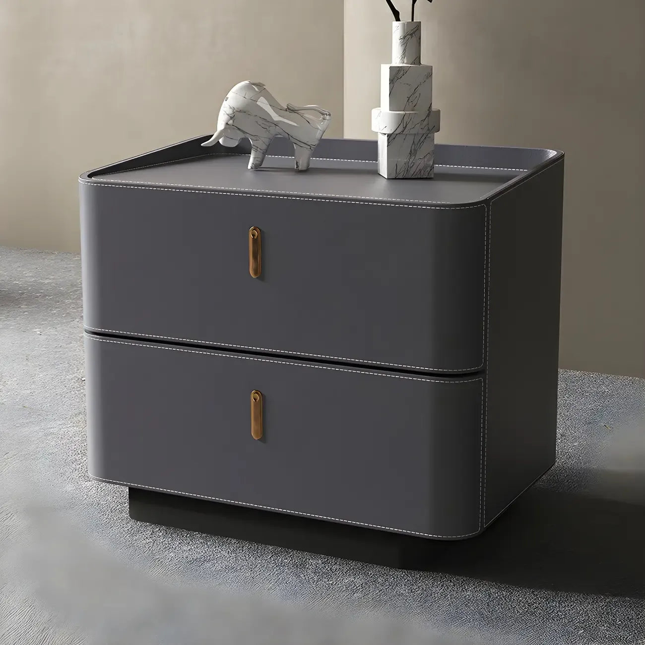 Table de chevet moderne à 2 tiroirs avec plateau en similicuir noir et revêtement en bois