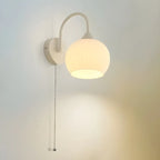 Applique murale blanche en forme de dôme avec abat-jour en verre blanc