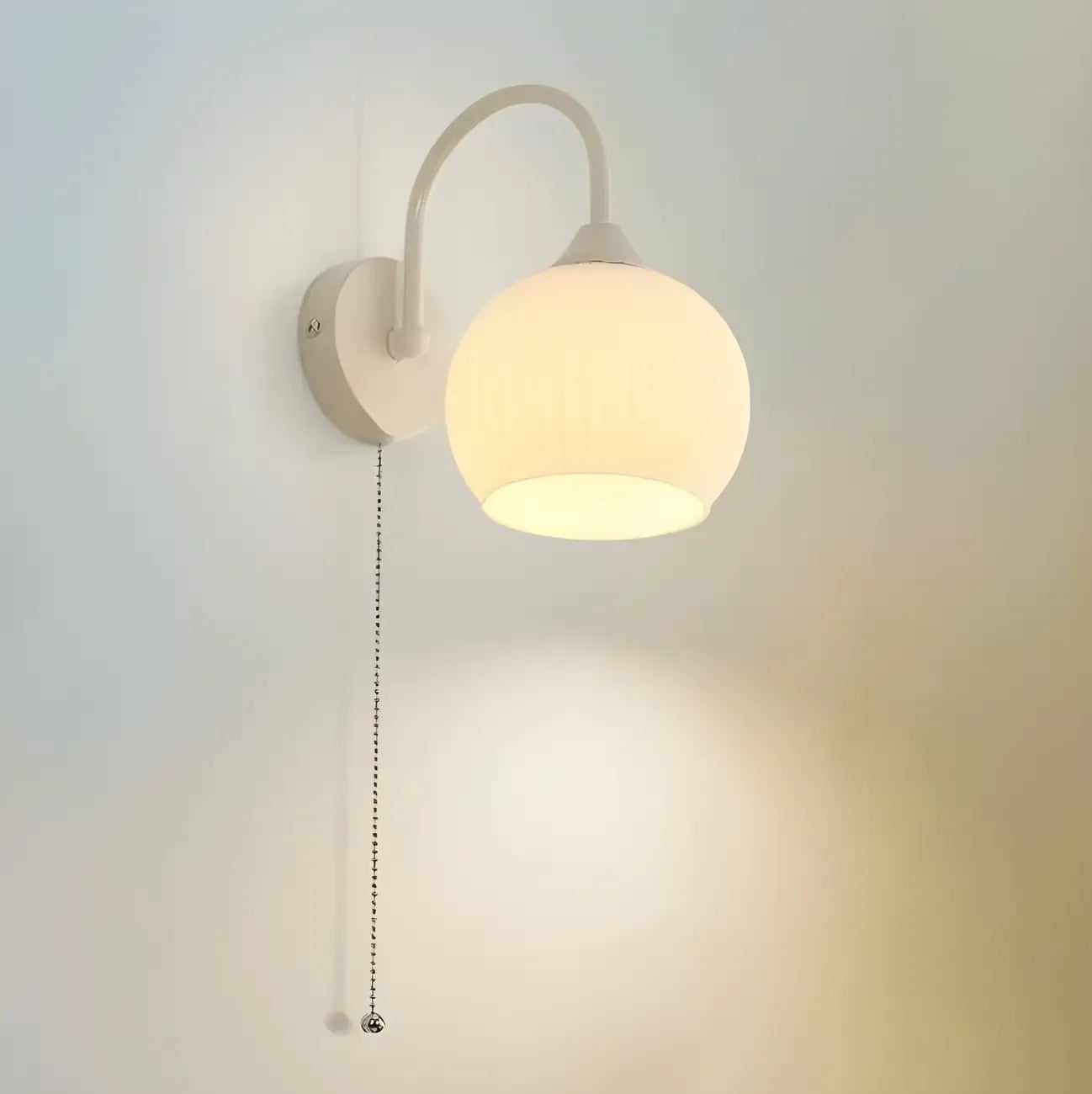 Applique murale blanche en forme de dôme avec abat-jour en verre blanc