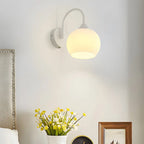 Applique murale blanche en forme de dôme avec abat-jour en verre blanc