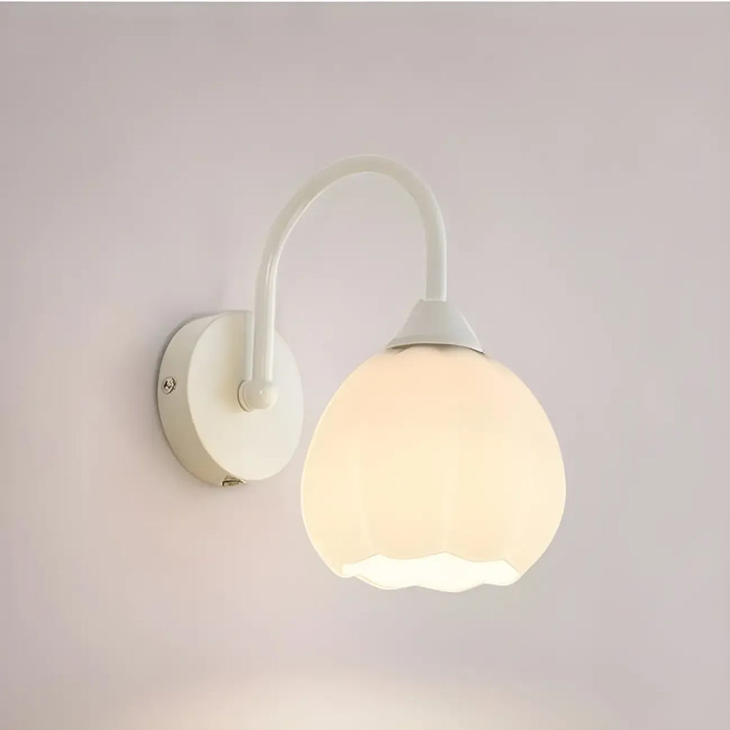 Applique murale blanche en forme de dôme avec abat-jour en verre blanc