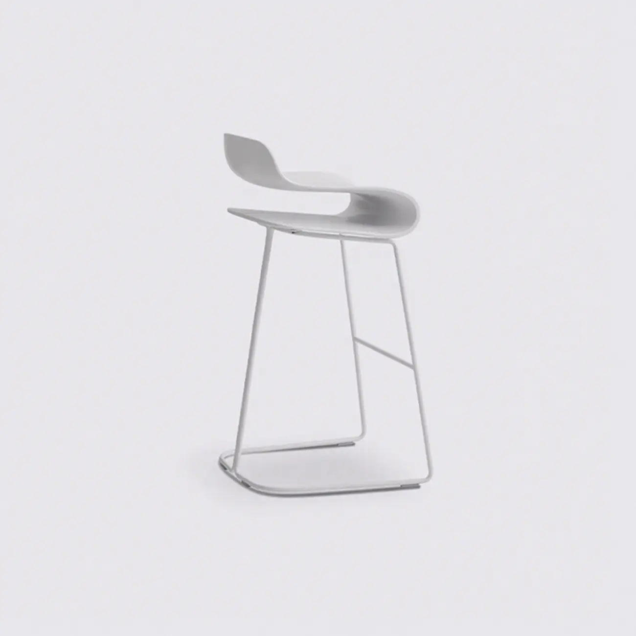 Tabouret de bar industriel en plastique et structure en acier, dossier bas et sans accoudoirs