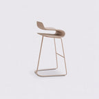 Tabouret de bar industriel en plastique et structure en acier, dossier bas et sans accoudoirs