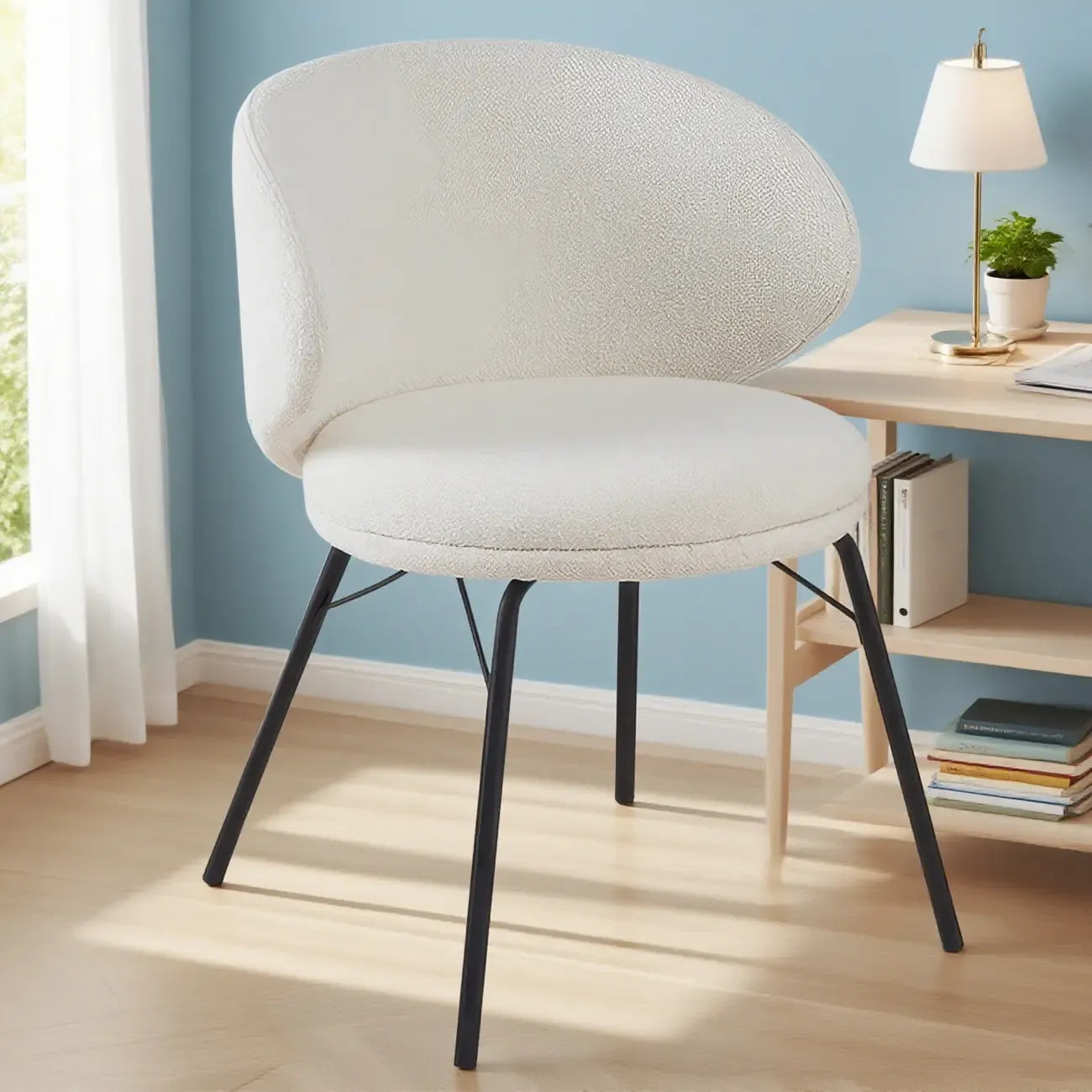 Chaise de salle à manger moderne en cuir rembourré avec pieds en métal