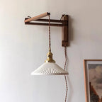 Applique murale vintage en bois à bras articulé avec abat-jour en céramique