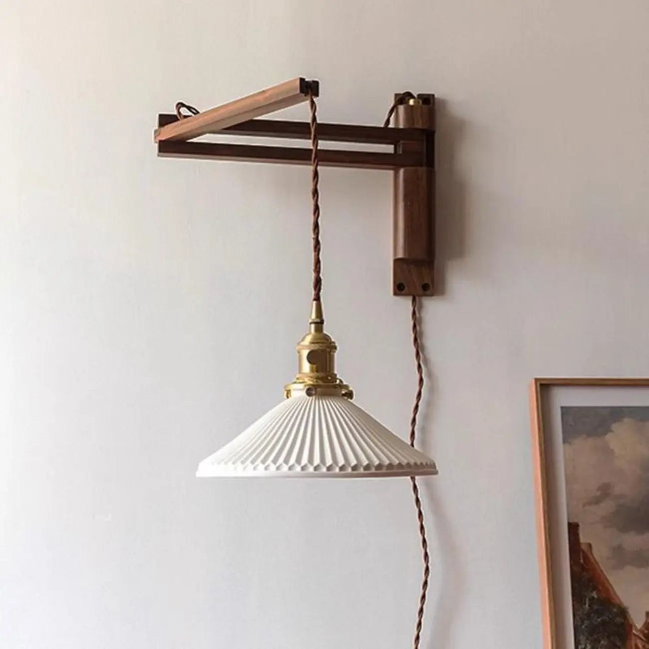 Applique murale vintage en bois à bras articulé avec abat-jour en céramique