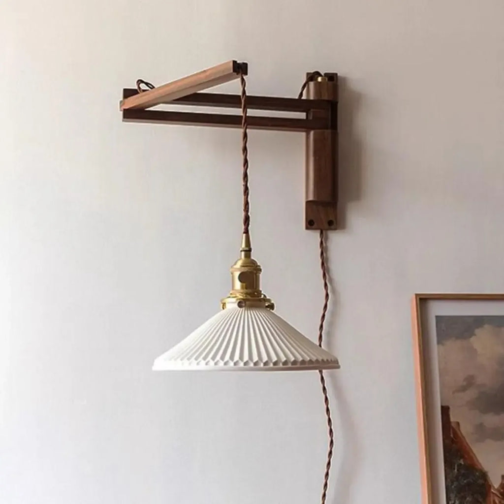 Applique murale vintage en bois à bras articulé avec abat-jour en céramique
