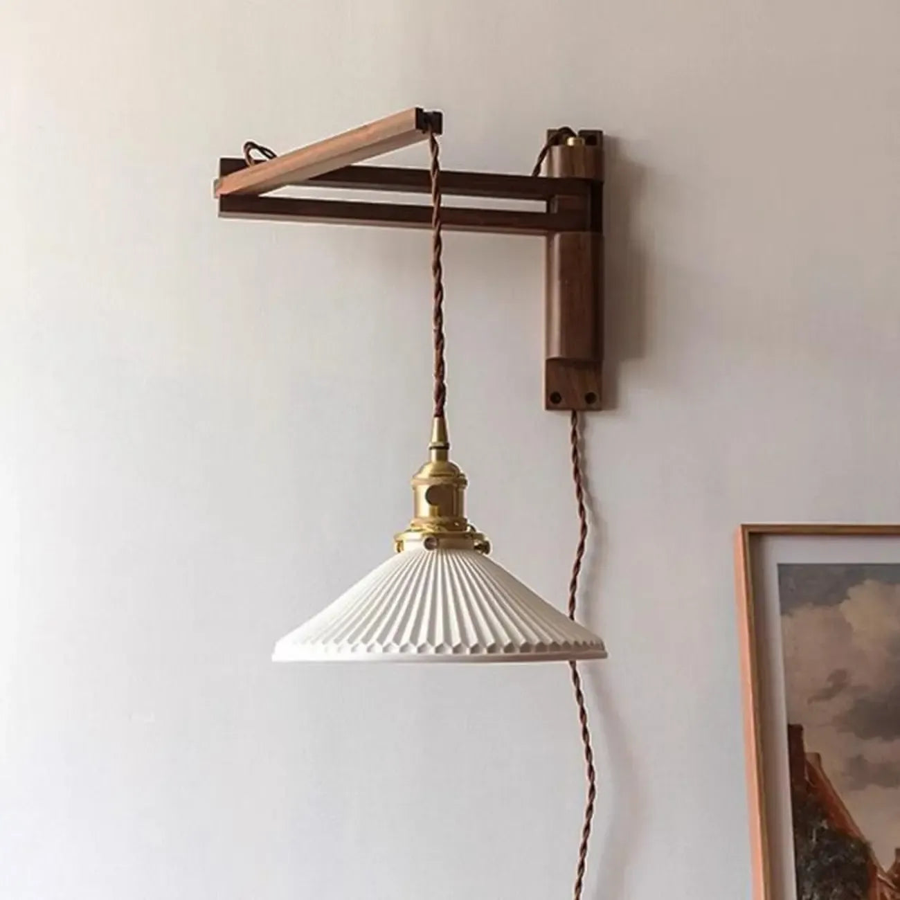 Applique murale vintage en bois à bras articulé avec abat-jour en céramique