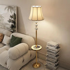 Lampadaire LED doré moderne avec étagère ronde pour salon