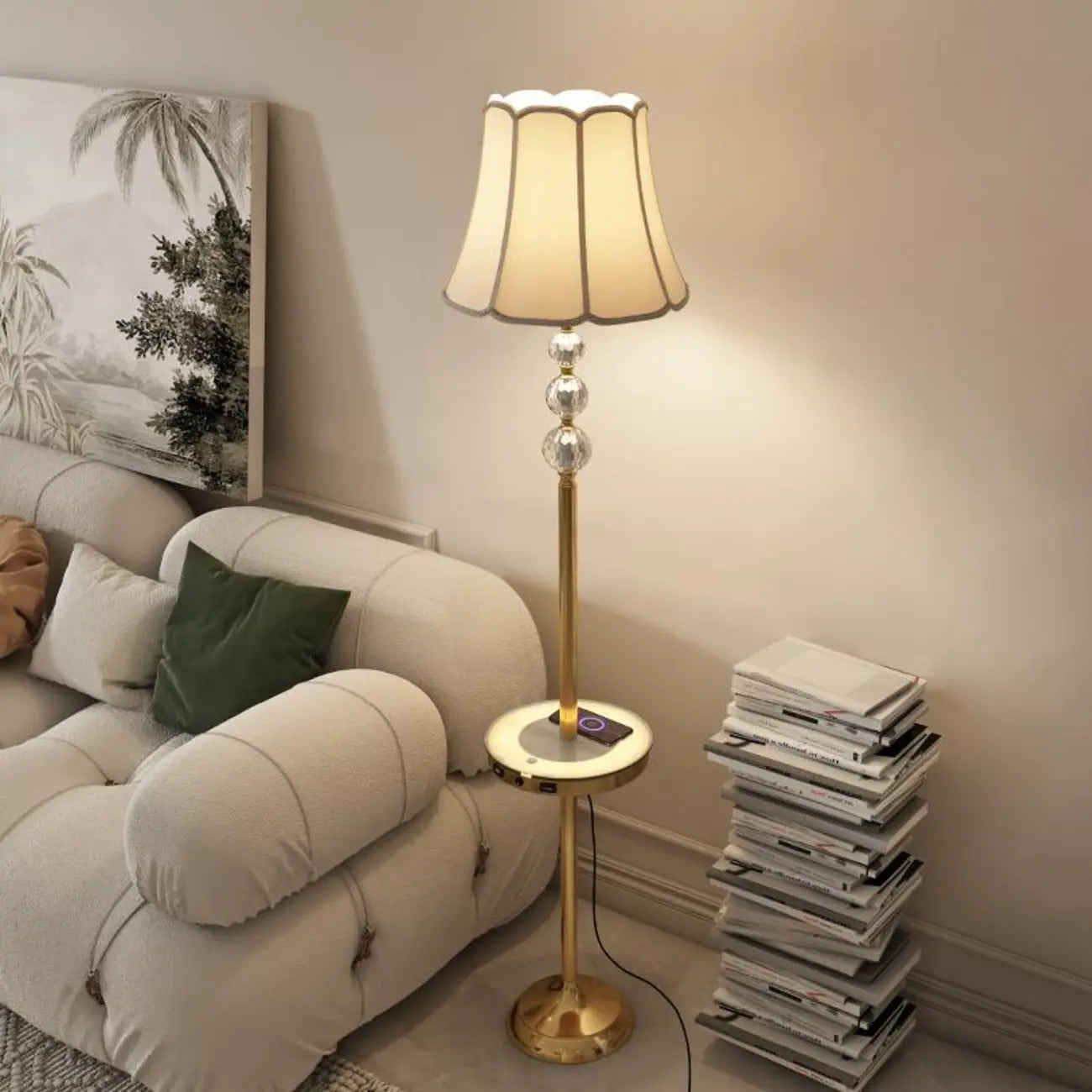Lampadaire LED doré moderne avec étagère ronde pour salon