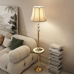 Lampadaire LED doré moderne avec étagère ronde pour salon