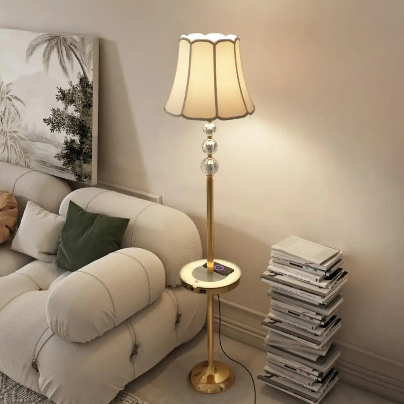 Lampadaire LED doré moderne avec étagère ronde pour salon