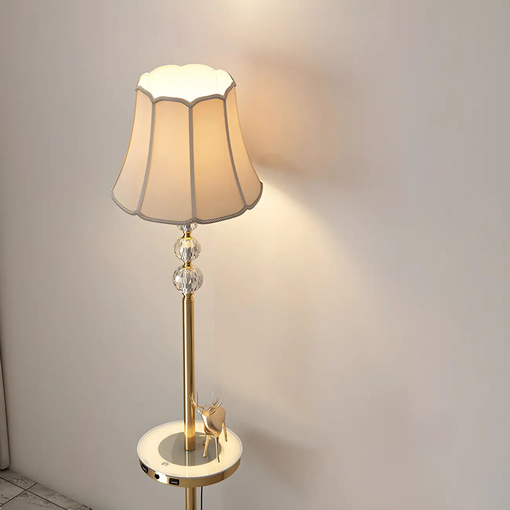 Lampadaire LED doré moderne avec étagère ronde pour salon