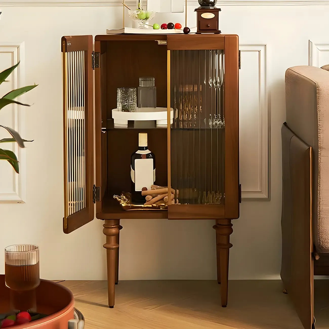 Armoire de rangement moderne sur pieds en bois brun et verre