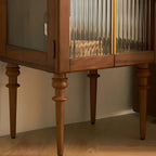 Armoire de rangement moderne sur pieds en bois brun et verre