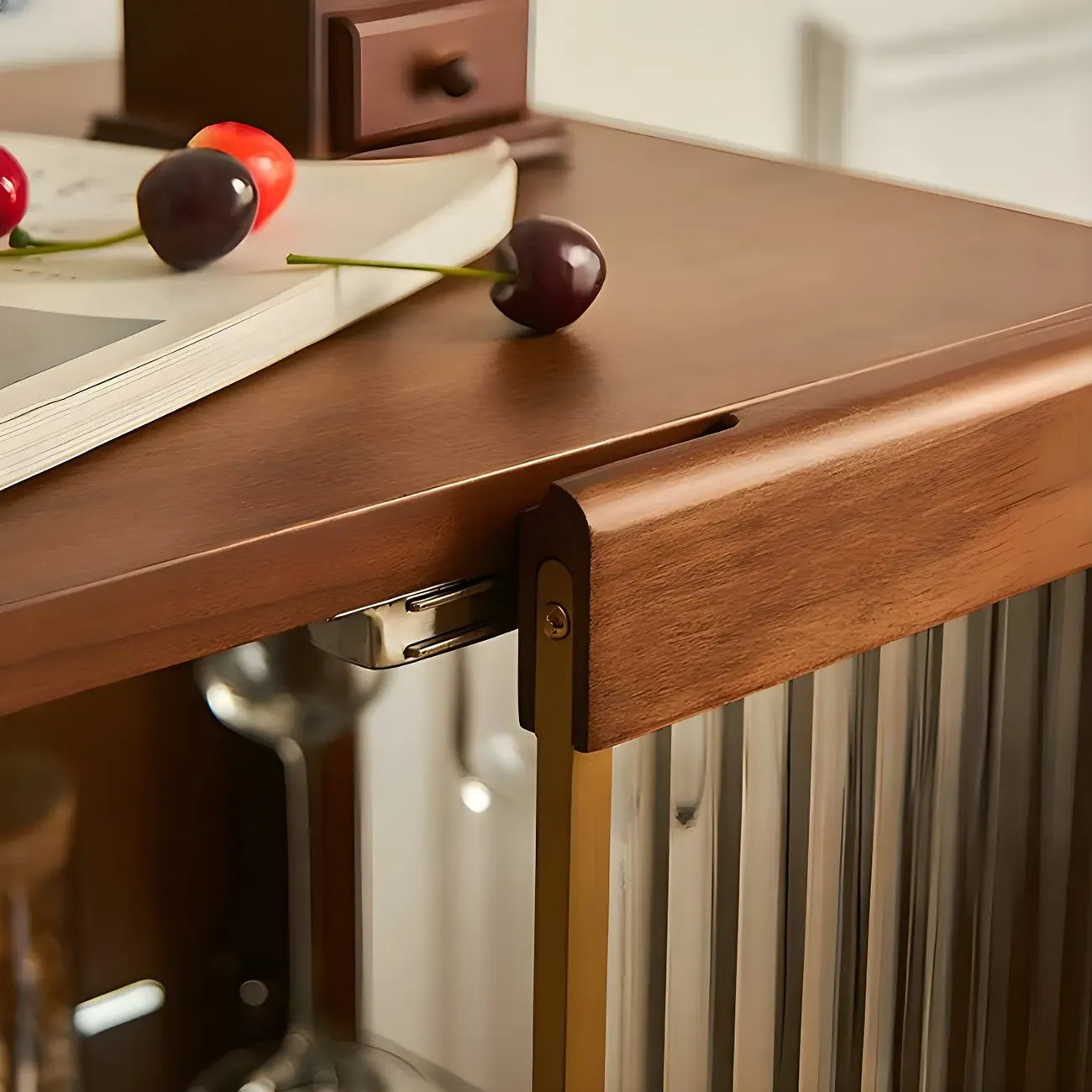 Armoire de rangement moderne sur pieds en bois brun et verre