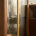Armoire de rangement moderne sur pieds en bois brun et verre