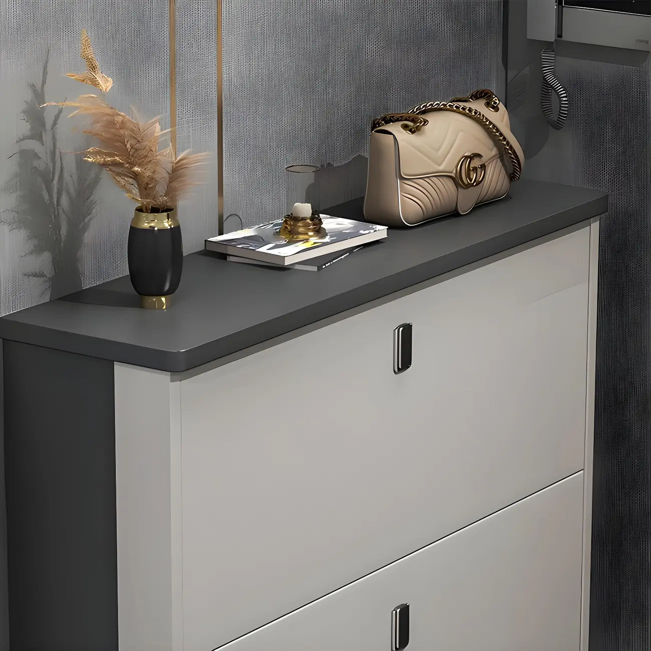 Armoire à chaussures d'entrée grise et blanche à façade rabattable