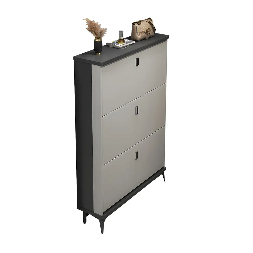 Armoire à chaussures d'entrée grise et blanche à façade rabattable