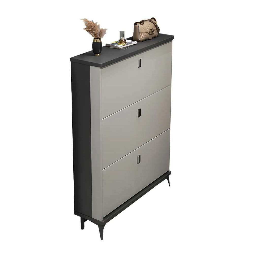 Armoire à chaussures d'entrée grise et blanche à façade rabattable