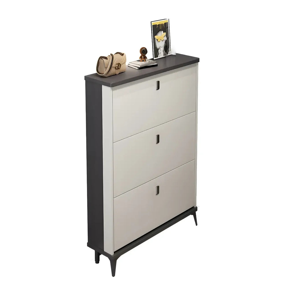 Armoire à chaussures d'entrée grise et blanche à façade rabattable