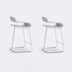 Tabouret de bar industriel en plastique et structure en acier, dossier bas et sans accoudoirs